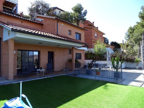 Foto 1 de Chalet en venta en Cervelló de 4 habitaciones con terraza y jardín