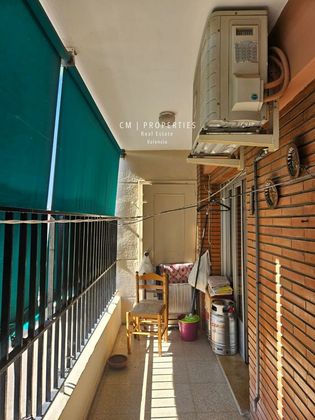Foto 2 de Piso en venta en Malilla de 4 habitaciones con balcón y aire acondicionado