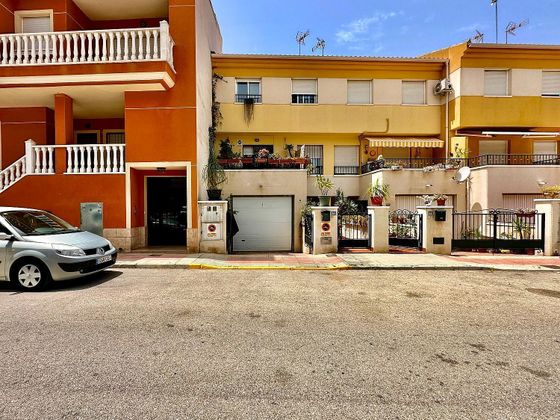 Foto 1 de Casa en venda a calle Cervantes de 4 habitacions amb terrassa i garatge