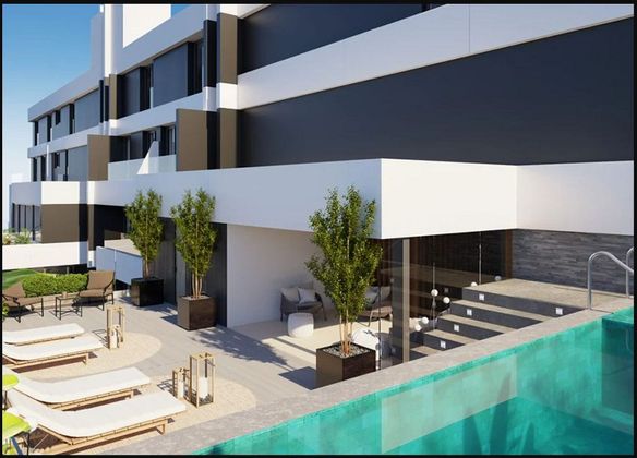 Foto 2 de Venta de ático en Zona Puerto Deportivo de 3 habitaciones con terraza y piscina