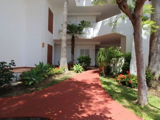 Foto 2 de Pis en lloguer a Puerto Banús de 2 habitacions amb terrassa i piscina