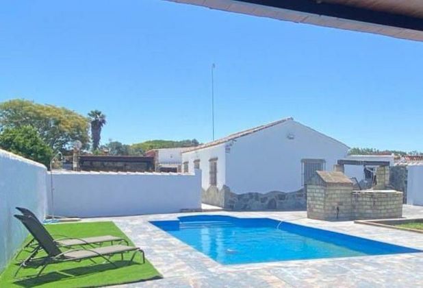 Foto 1 de Venta de chalet en Puerto Real de 2 habitaciones con piscina y jardín