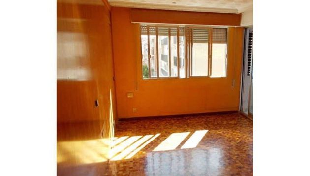 Foto 2 de Piso en venta en calle Alfonso X El Sabio de 3 habitaciones con terraza