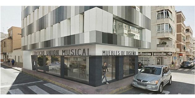 Foto 2 de Edificio en venta en calle Unión Musical Torrevejense de 646 m²