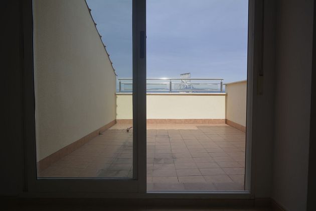 Foto 2 de Ático en venta en calle Poeta Vicente Medina de 3 habitaciones con terraza y garaje