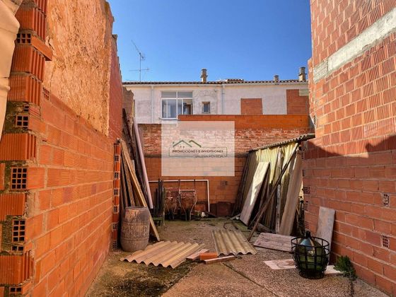 Foto 2 de Venta de casa en Iniesta de 5 habitaciones con jardín