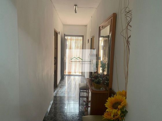 Foto 1 de Casa en venta en Puebla del Salvador de 4 habitaciones con garaje y jardín