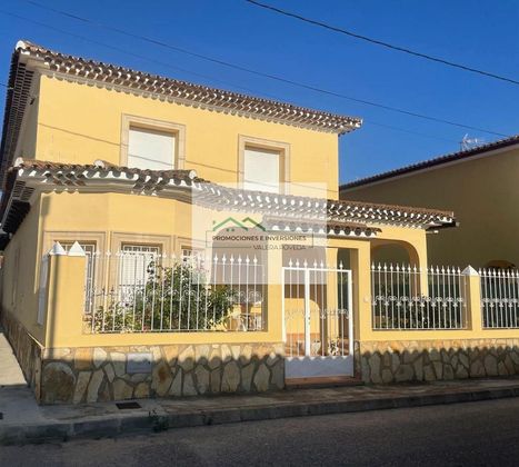 Foto 1 de Casa en venta en Picazo (El) de 7 habitaciones con jardín y calefacción