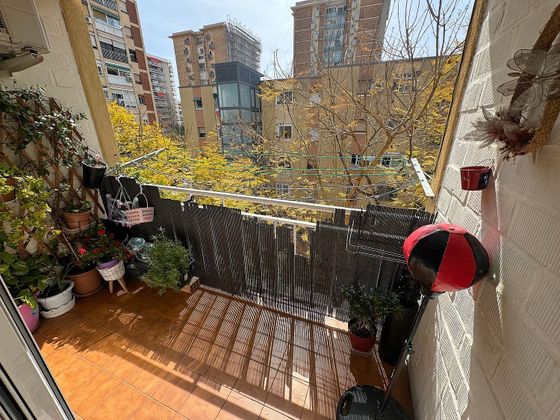 Foto 1 de Piso en venta en La Guineueta de 3 habitaciones con balcón y aire acondicionado