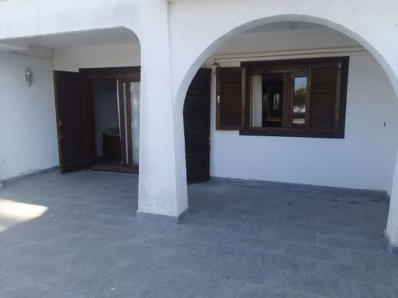 Foto 1 de Casa en venta en Playa de las Gaviotas-El Pedrucho de 1 habitación con jardín y aire acondicionado