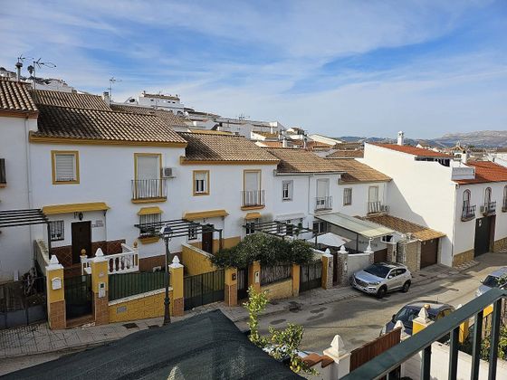 Foto 1 de Casa en venda a calle Teba de 3 habitacions amb terrassa i garatge