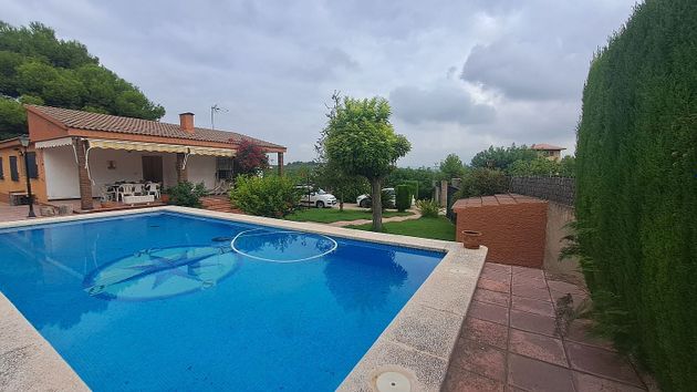 Foto 2 de Chalet en venta en calle Las Acacias de 4 habitaciones con terraza y piscina