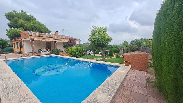 Foto 1 de Chalet en venta en calle Las Acacias de 4 habitaciones con terraza y piscina