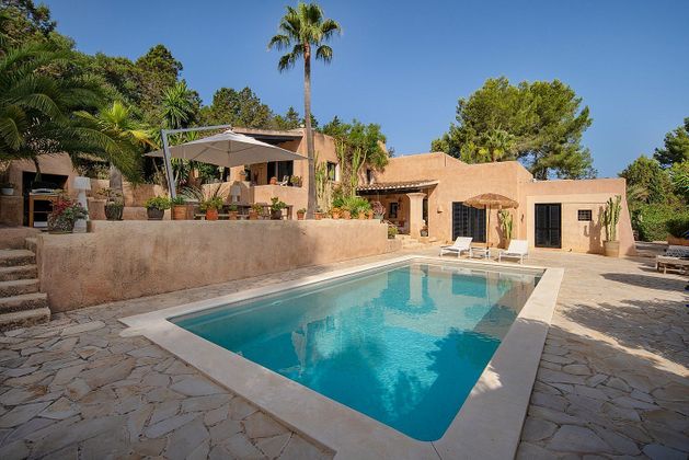 Foto 2 de Venta de casa rural en Sant Josep de 5 habitaciones con terraza y piscina