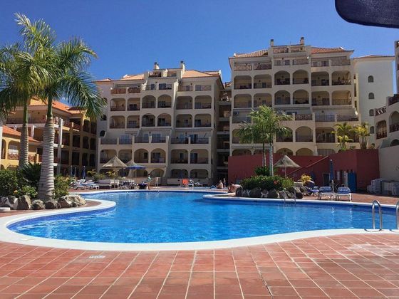 Foto 1 de Venta de dúplex en Los Cristianos - Playa de las Américas de 2 habitaciones con piscina y jardín