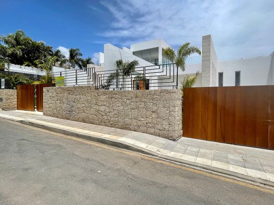 Foto 2 de Casa en venda a calle Macronesia de 5 habitacions amb terrassa i piscina