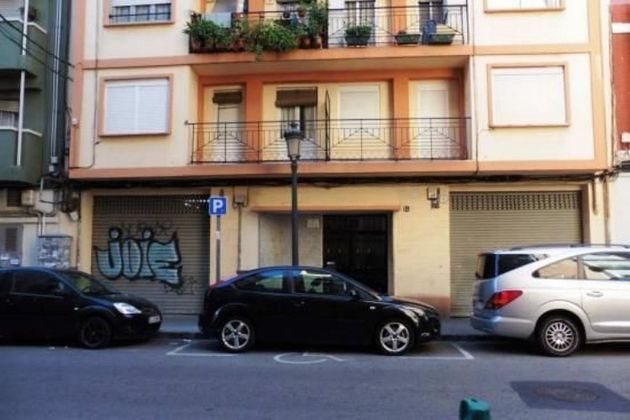 Foto 2 de Local en venda a calle Del Doctor Ferran de 197 m²