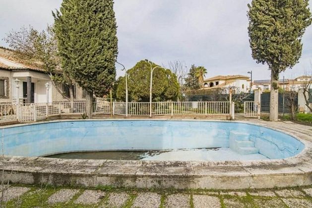 Foto 2 de Venta de chalet en Cúllar Vega de 3 habitaciones con piscina y jardín