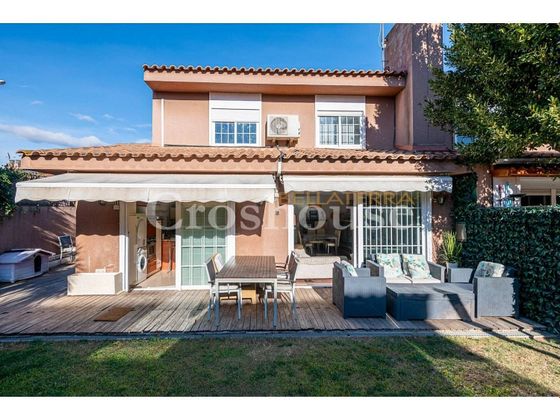 Foto 2 de Casa adossada en venda a Sant Quirze Parc- Vallsuau - Castellet de 4 habitacions amb piscina i garatge