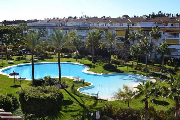 Foto 1 de Pis en venda a avenida Príncipe Salman Nueva Andalucía Mar de 4 habitacions amb terrassa i piscina