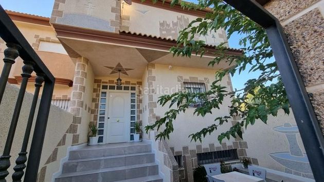 Foto 2 de Casa adosada en venta en Guardia de Jaén (La) de 4 habitaciones con terraza y piscina