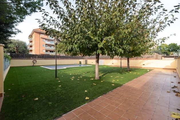 Foto 2 de Venta de piso en El Castell-Poble Vell de 4 habitaciones con terraza y piscina