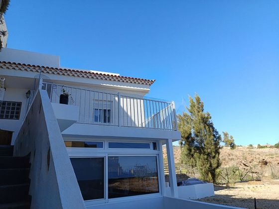 Foto 1 de Casa rural en venda a calle La Mora de 3 habitacions amb terrassa i jardí
