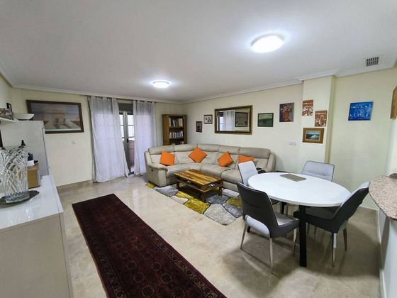 Foto 2 de Venta de piso en Centro - Torrevieja de 3 habitaciones con terraza y garaje