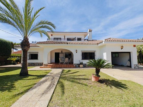 Foto 1 de Casa en venda a Cabo Roig - La Zenia de 4 habitacions amb terrassa i piscina