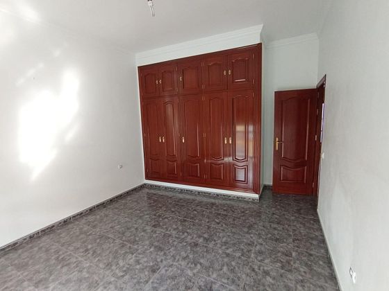 Foto 2 de Casa en venta en La Paz de 3 habitaciones con garaje y aire acondicionado