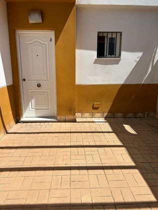 Foto 1 de Casa en venda a Villaverde del Río de 3 habitacions amb terrassa i garatge