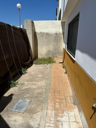 Foto 2 de Venta de casa en Villaverde del Río de 3 habitaciones con terraza y garaje