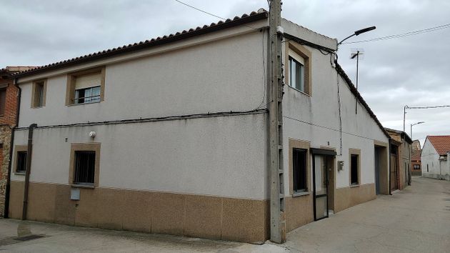 Foto 1 de Casa adossada en venda a calle Santo Domingo de 5 habitacions amb garatge i calefacció