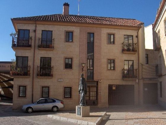Foto 2 de Casa adosada en venta en calle Santa Maria la Nueva de 5 habitaciones con garaje y balcón