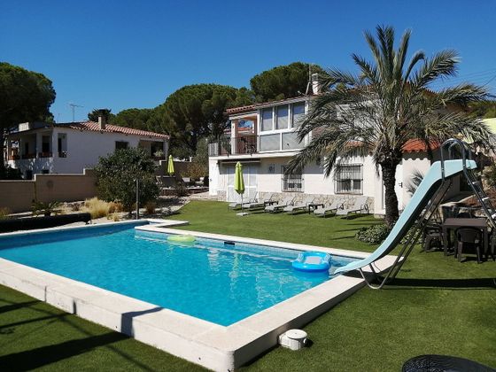 Foto 1 de Xalet en venda a calle Vall de Vianya de 4 habitacions amb terrassa i piscina