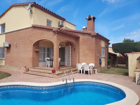 Foto 1 de Xalet en venda a avenida De Figueres de 3 habitacions amb terrassa i piscina