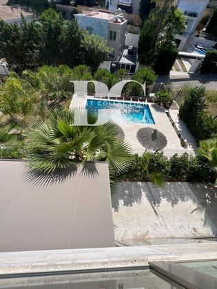 Foto 2 de Chalet en venta en Canyelles - Montgoda de 4 habitaciones con terraza y piscina