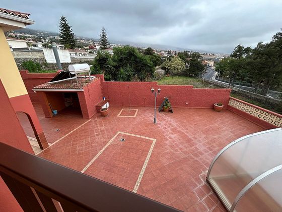 Foto 2 de Venta de chalet en urbanización El Drago de 4 habitaciones con terraza y piscina