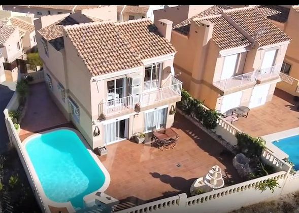 Foto 1 de Xalet en venda a Pueblo Poniente de 4 habitacions amb terrassa i piscina