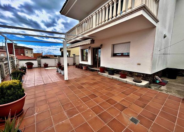Foto 2 de Venta de chalet en Vilartagues i Tueda de Dalt de 6 habitaciones con terraza y garaje