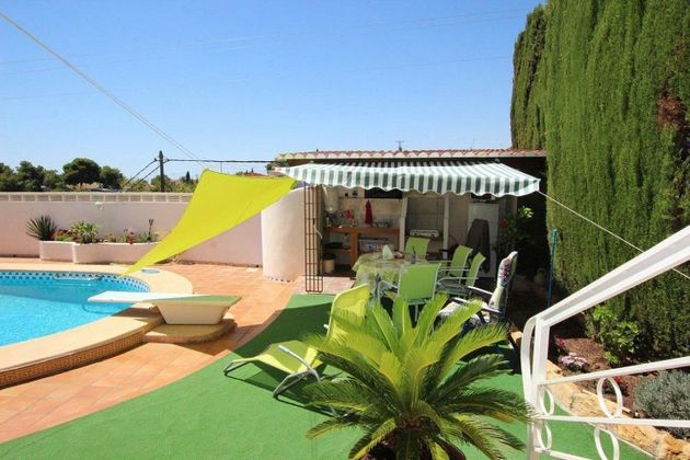 Foto 2 de Chalet en venta en Nucia (la) de 5 habitaciones con terraza y piscina