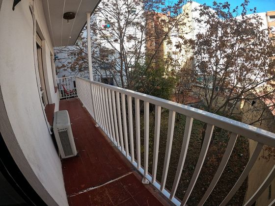 Foto 1 de Piso en venta en En Corts de 2 habitaciones con balcón y aire acondicionado