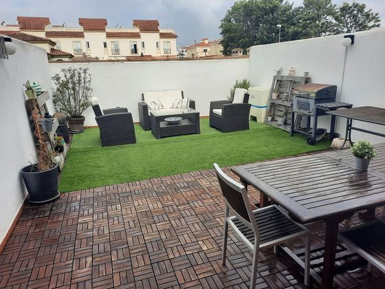 Foto 1 de Casa adossada en venda a El Rinconcillo de 3 habitacions amb terrassa i jardí