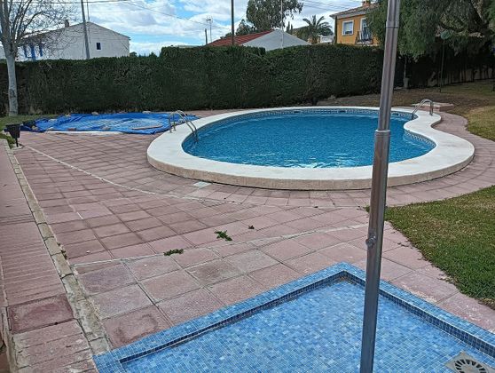 Foto 2 de Piso en venta en Campello Playa de 2 habitaciones con terraza y piscina