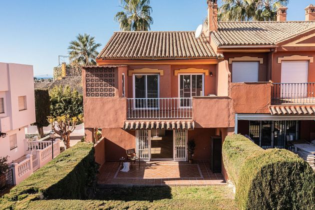 Foto 2 de Casa en venta en calle Pico del Aneto de 3 habitaciones con terraza y piscina