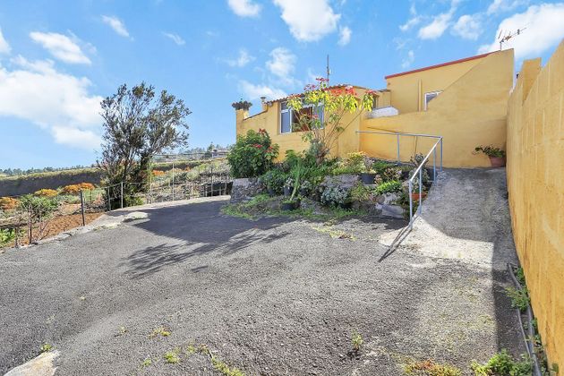 Foto 2 de Casa en venda a calle El Brezo de 4 habitacions amb terrassa i jardí