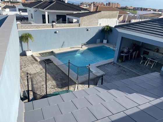 Foto 2 de Casa rural en venda a La Línea de la Concepción ciudad de 4 habitacions amb terrassa i piscina