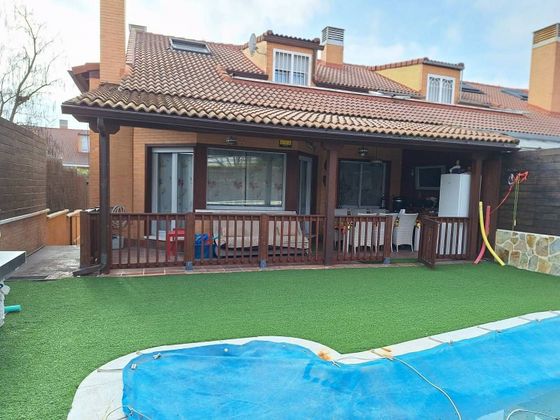 Foto 2 de Casa en venda a Valdepelayo - Montepinos - Arroyo Culebro de 4 habitacions amb terrassa i piscina