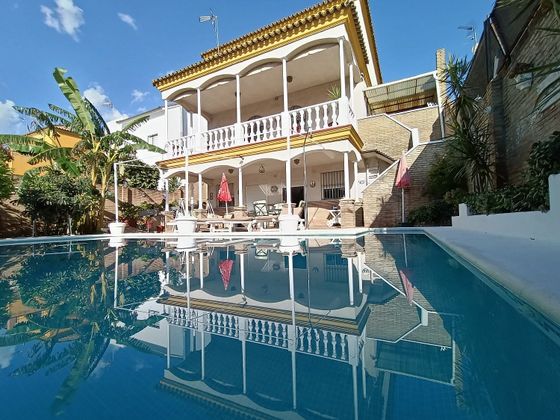Foto 2 de Casa en venda a Gelves de 8 habitacions amb terrassa i piscina