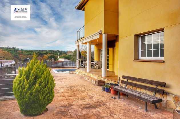 Foto 2 de Chalet en venta en Vidreres de 5 habitaciones con terraza y piscina